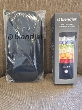 BlendJet 2 Cordless Personal blender + Jetsetter Insulated Protector Sleeve